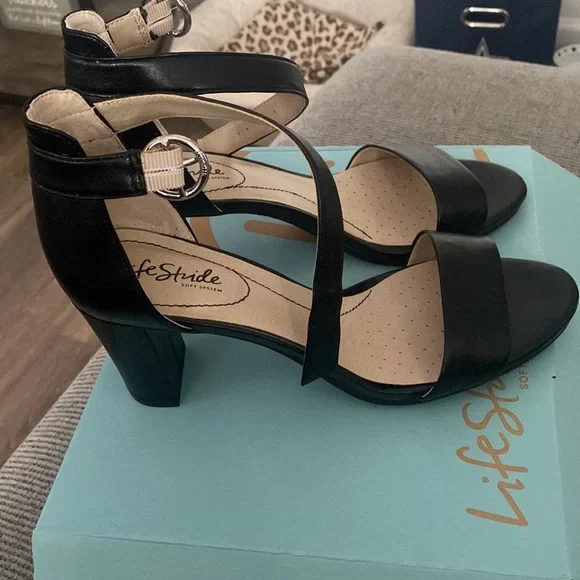 Brand new open toe heel shoes. - Picture 2 of 2